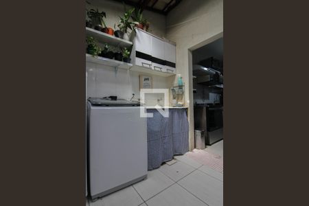 Casa à venda com 81m², 2 quartos e 1 vagaÁrea de Serviço