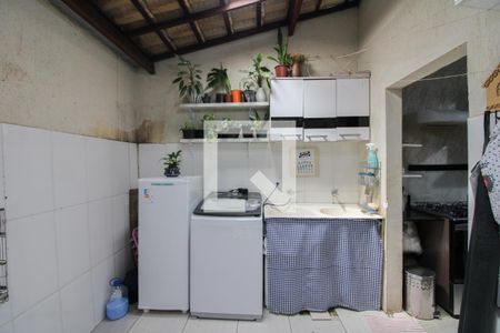 Casa à venda com 81m², 2 quartos e 1 vagaÁrea de Serviço