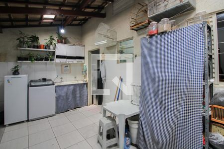 Casa à venda com 81m², 2 quartos e 1 vagaÁrea de Serviço