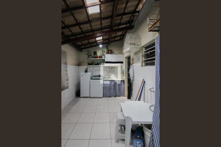 Casa à venda com 81m², 2 quartos e 1 vagaÁrea de Serviço