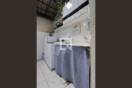 Casa à venda com 81m², 2 quartos e 1 vagaÁrea de Serviço