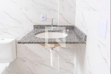 Banheiro de apartamento para alugar com 2 quartos, 53m² em Parque das Nações, Santo André