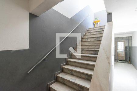 Apartamento à venda com 48m², 2 quartos e sem vaga Apartamento à venda com 48m², 2 quartos e sem vagaÁrea comum - Escadas