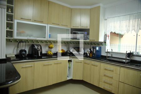 Casa à venda com 242m², 3 quartos e 4 vagasCozinha - Armários