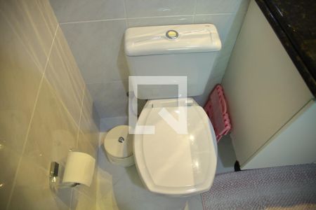 Casa à venda com 242m², 3 quartos e 4 vagasBanheiro da Suíte 2