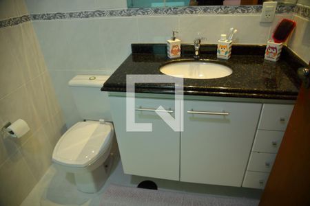 Casa à venda com 242m², 3 quartos e 4 vagasBanheiro da Suíte 2