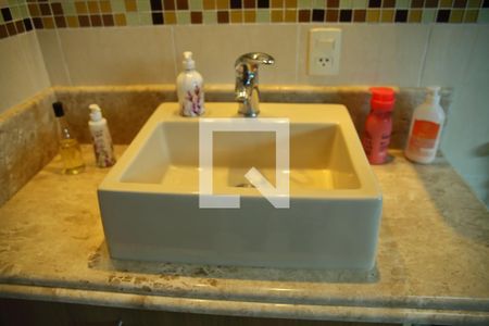 Casa à venda com 242m², 3 quartos e 4 vagasBanheiro da Suíte 1