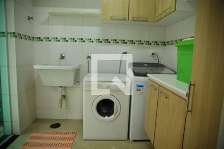 Casa à venda com 242m², 3 quartos e 4 vagasÁrea de Serviço