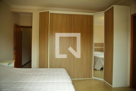 Casa à venda com 242m², 3 quartos e 4 vagasSuíte 1