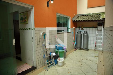 Casa à venda com 242m², 3 quartos e 4 vagasÁrea de Serviço/Quintal