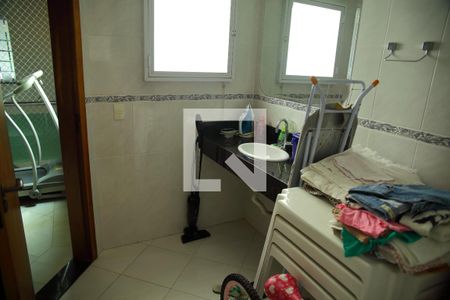 Casa à venda com 242m², 3 quartos e 4 vagasBanheiro de Serviço/Dep