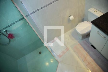 Casa à venda com 242m², 3 quartos e 4 vagasBanheiro da Suíte 2