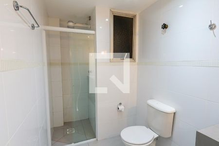 Banheiro de apartamento para alugar com 2 quartos, 70m² em Cristo Rei, Curitiba