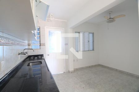 Casa de condomínio à venda com 88m², 2 quartos e 2 vagasCozinha - Armários