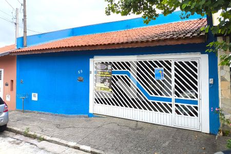 Casa à venda com 180m², 2 quartos e 2 vagas Casa à venda com 180m², 2 quartos e 2 vagasFachada