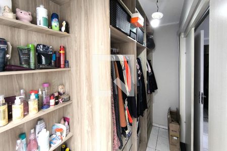 Casa à venda com 180m², 2 quartos e 2 vagas Casa à venda com 180m², 2 quartos e 2 vagasCloset - Quarto 1