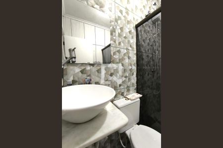 Casa à venda com 180m², 2 quartos e 2 vagas Casa à venda com 180m², 2 quartos e 2 vagasBanheiro