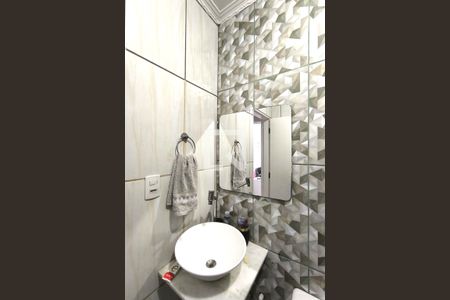 Casa à venda com 180m², 2 quartos e 2 vagas Casa à venda com 180m², 2 quartos e 2 vagasBanheiro