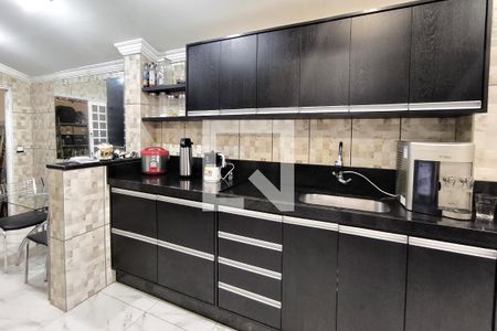 Casa à venda com 180m², 2 quartos e 2 vagas Casa à venda com 180m², 2 quartos e 2 vagasCozinha