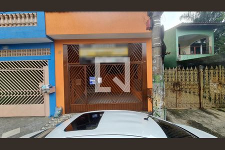 Casa para alugar com 125m², 2 quartos e 2 vagas Casa para alugar com 125m², 2 quartos e 2 vagasFachada do imóvel com placa QuintoAndar
