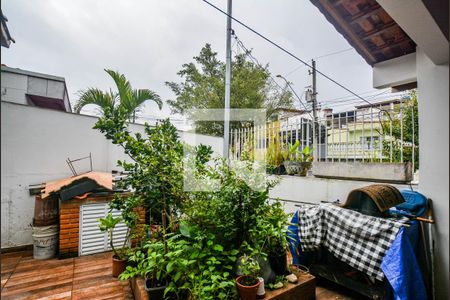 Casa à venda com 250m², 2 quartos e 2 vagas Casa à venda com 250m², 2 quartos e 2 vagasQuintal