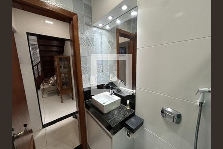 Casa à venda com 187m², 5 quartos e 3 vagasBanheiro 2