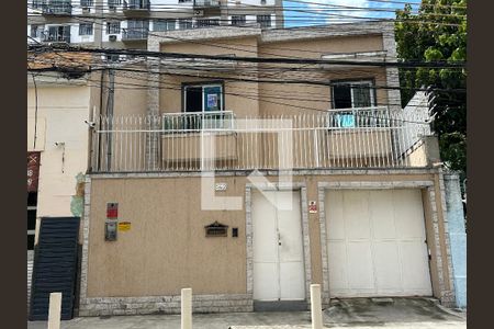 Casa à venda com 187m², 5 quartos e 3 vagasFachada + plaquinha