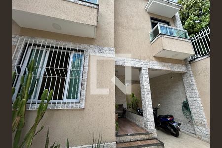 Casa à venda com 187m², 5 quartos e 3 vagasFachada