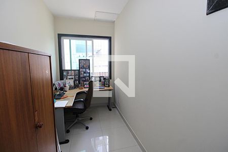 Casa à venda com 187m², 5 quartos e 3 vagasEscritório