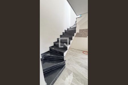 Apartamento à venda com 156m², 3 quartos e 2 vagas Apartamento à venda com 156m², 3 quartos e 2 vagasEscada