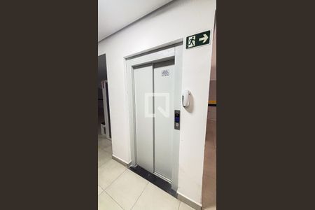 Apartamento à venda com 156m², 3 quartos e 2 vagas Apartamento à venda com 156m², 3 quartos e 2 vagasElevador