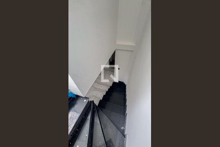 Apartamento à venda com 156m², 3 quartos e 2 vagas Apartamento à venda com 156m², 3 quartos e 2 vagasEscada