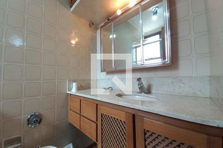 Apartamento à venda com 210m², 5 quartos e 2 vagas Apartamento à venda com 210m², 5 quartos e 2 vagasBanheiro da Suíte 4