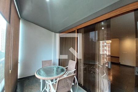 Apartamento à venda com 210m², 5 quartos e 2 vagas Apartamento à venda com 210m², 5 quartos e 2 vagasVaranda da sala