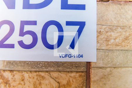 Placa de apartamento à venda com 2 quartos, 52m² em Conjunto Residencial José Bonifácio, São Paulo