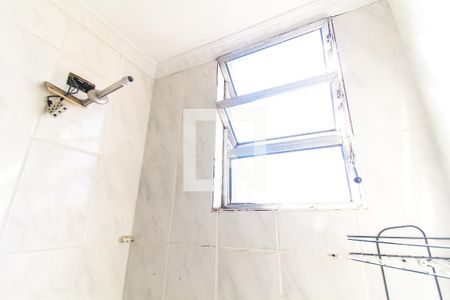 Banheiro de apartamento à venda com 2 quartos, 52m² em Conjunto Residencial José Bonifácio, São Paulo