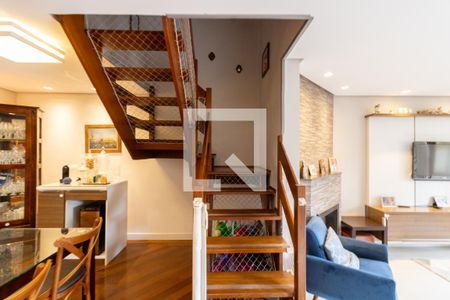 Casa de condomínio à venda com 268m², 3 quartos e 2 vagasEscada