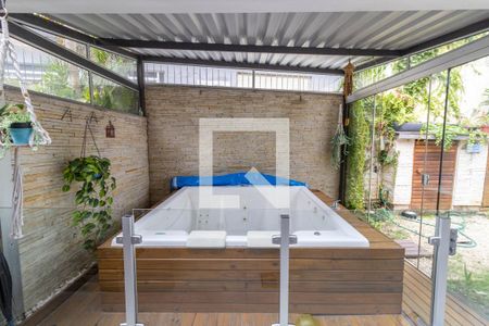 Casa de condomínio à venda com 268m², 3 quartos e 2 vagasPiscina