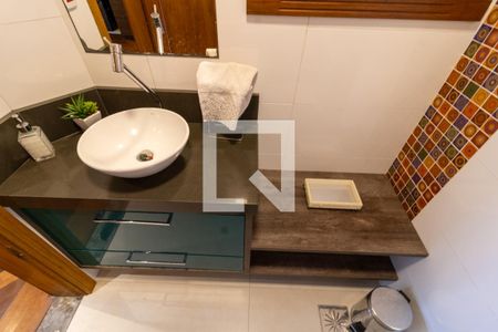 Casa de condomínio à venda com 268m², 3 quartos e 2 vagasLavabo