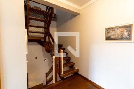 Casa de condomínio à venda com 268m², 3 quartos e 2 vagasEscada