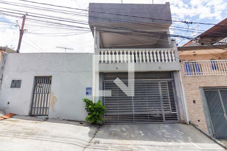 Casa à venda com 350m², 2 quartos e 2 vagas Casa à venda com 350m², 2 quartos e 2 vagasFachada