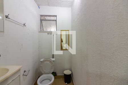 Casa à venda com 350m², 2 quartos e 2 vagas Casa à venda com 350m², 2 quartos e 2 vagasBanheiro de Serviço