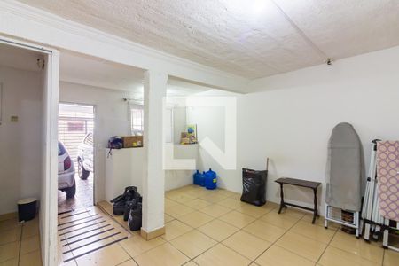 Casa à venda com 350m², 2 quartos e 2 vagas Casa à venda com 350m², 2 quartos e 2 vagasEdícula