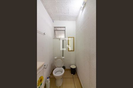 Casa à venda com 350m², 2 quartos e 2 vagas Casa à venda com 350m², 2 quartos e 2 vagasBanheiro de Serviço