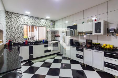 Casa à venda com 350m², 2 quartos e 2 vagas Casa à venda com 350m², 2 quartos e 2 vagasCozinha