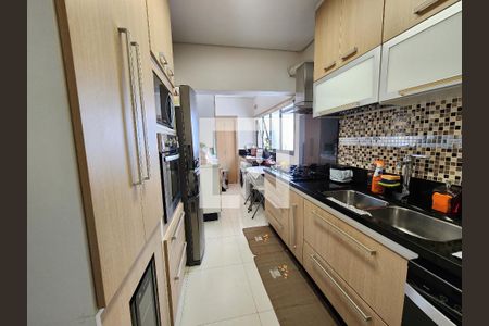 Apartamento à venda com 185m², 3 quartos e 2 vagasCozinha e Lavanderia