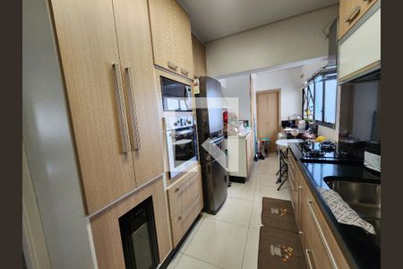 Apartamento à venda com 185m², 3 quartos e 2 vagasCozinha e Lavanderia