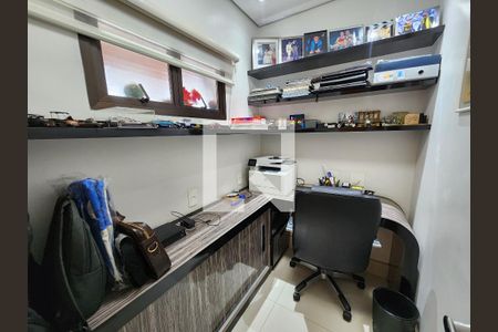 Apartamento à venda com 185m², 3 quartos e 2 vagasEscritório