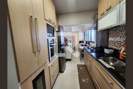 Apartamento à venda com 185m², 3 quartos e 2 vagasCozinha e Lavanderia