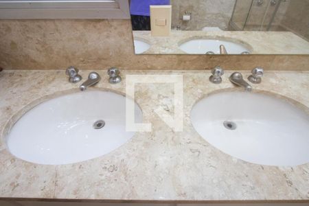 Apartamento à venda com 216m², 3 quartos e 2 vagasBanheiro Suíte 1